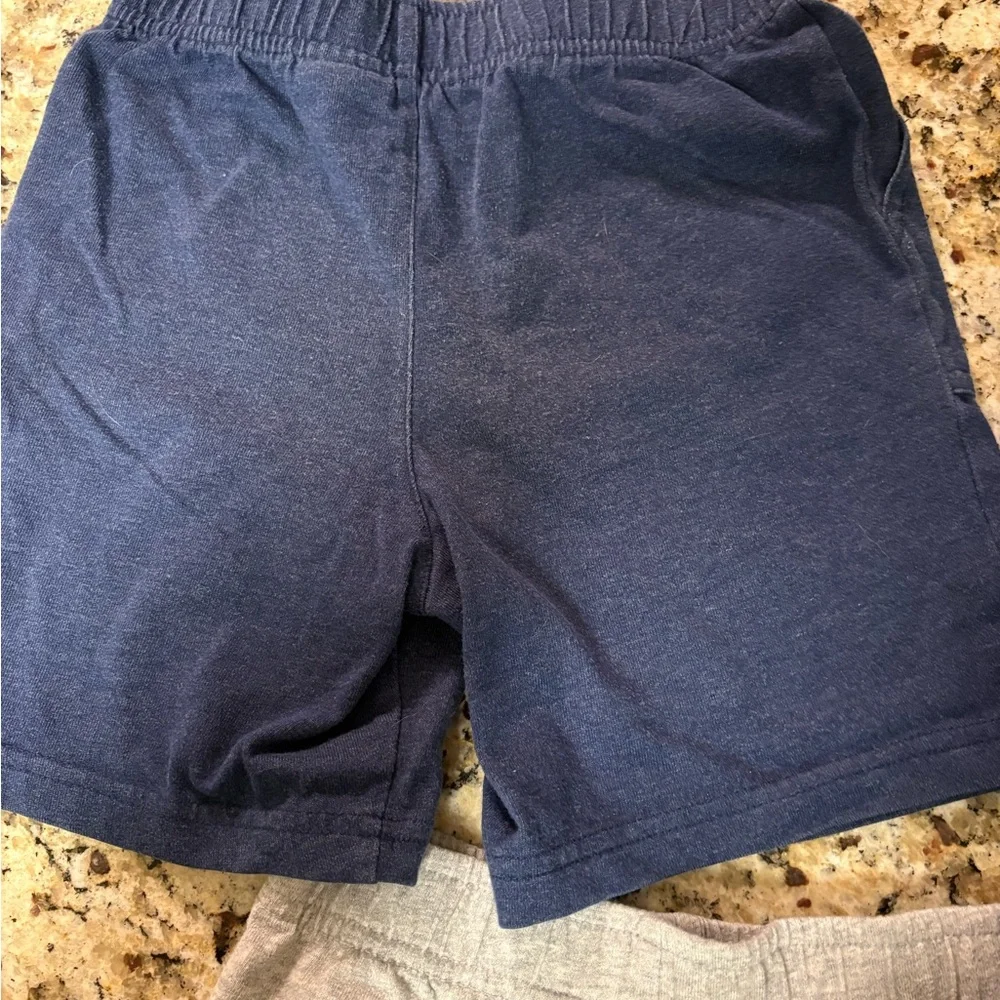 Bundle Size 4T OSHKOSH B’gosh 3 pairs shorts‎